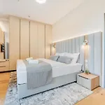 Bright: Aicherpark Hotel apartamentowy 4*