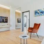 Bright: Aicherpark 4*