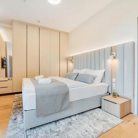 Bright: Aicherpark Lejlighedshotel 4*