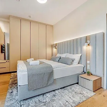 Apart-hotel Bright: Aicherpark 4*