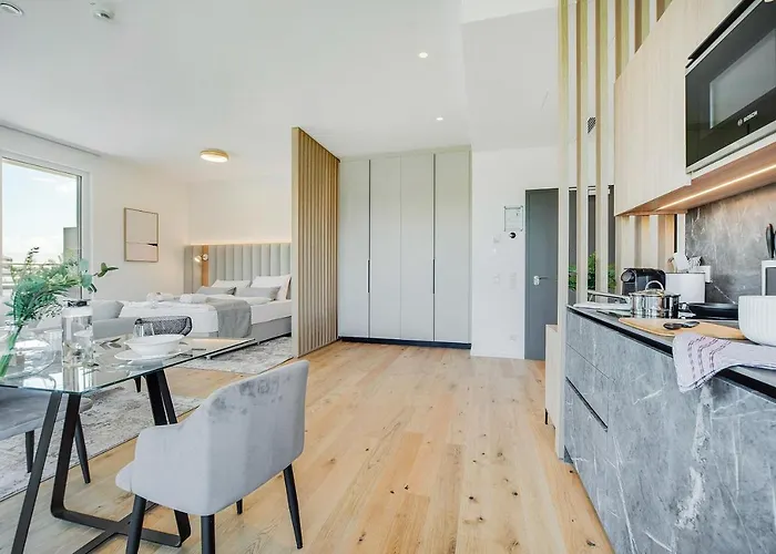 Bright: Aicherpark 4*