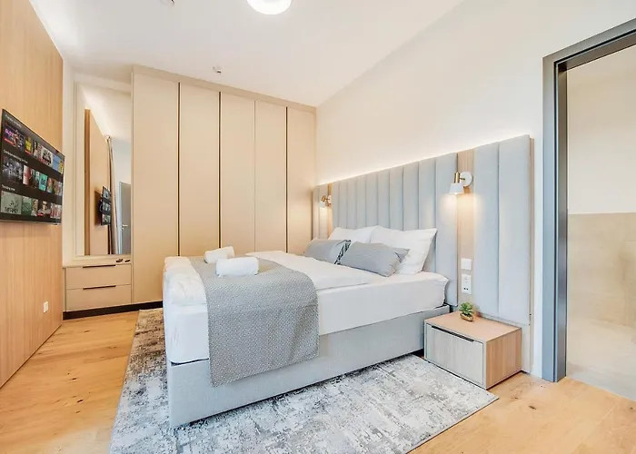 Bright: Aicherpark Апарт-отель 4*
