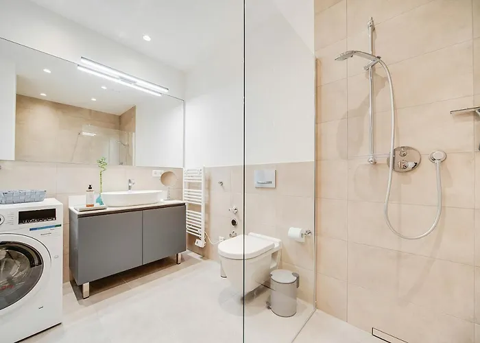 Bright: Aicherpark 4*