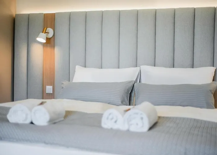Bright: Aicherpark Apart Otel Rosenheim