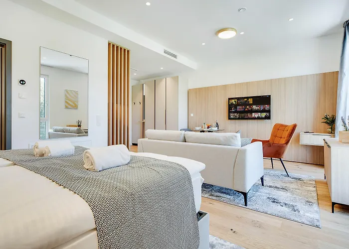 Bright: Aicherpark Апарт-отель 4*